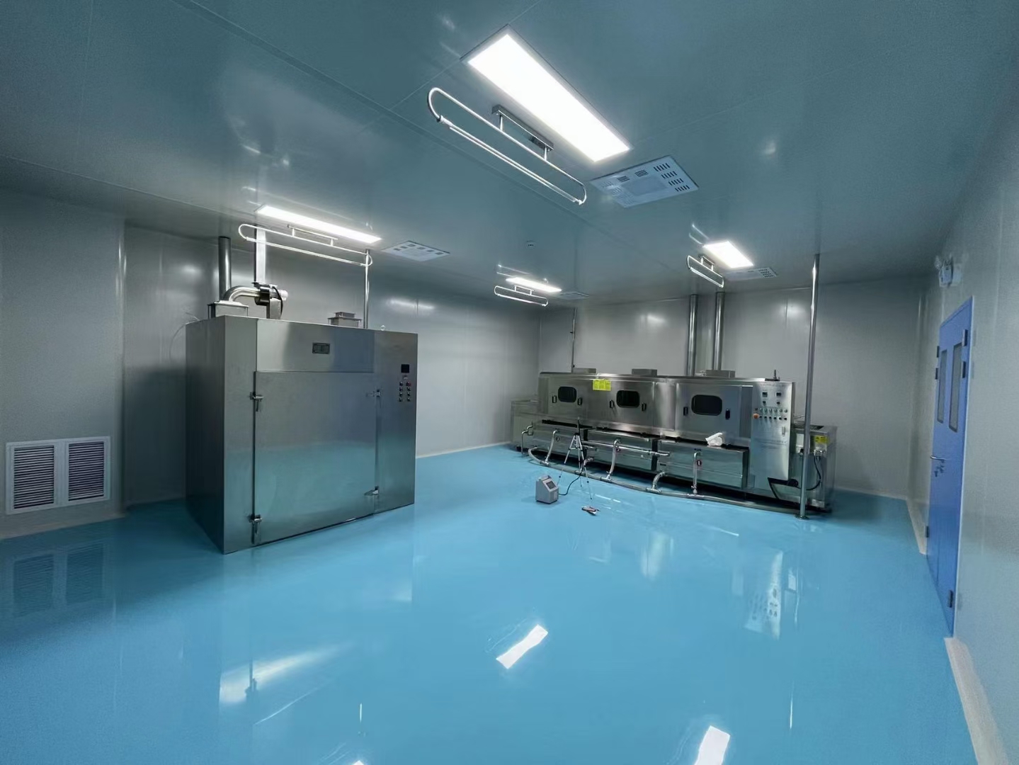 潔凈無塵車間有什么特點(diǎn)？是沒有一點(diǎn)灰塵的車間嗎？